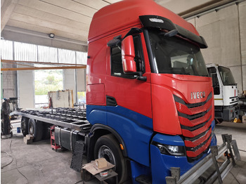 Dropside/ Flatbed truck IVECO S-WAY
