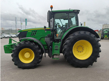 Farm tractor John Deere 6215R: picture 4
