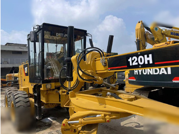 Grader CATERPILLAR 120H: picture 4