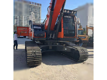 Crawler excavator DOOSAN DX260 LC: picture 4