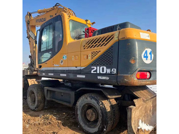 Wheel excavator HYUNDAI