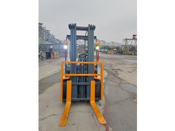 Scissor lift TCM FGZN30: picture 3