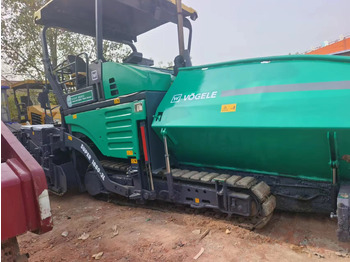 Asphalt paver VÖGELE