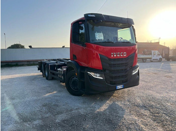 New Hook lift truck IVECO X-WAY AD260 NUOVO TARGATO SCARRABILE: picture 2