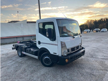 Hook lift truck NISSAN NT400 SCARRABILE PATENTE B: picture 3