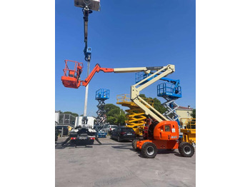 Articulated boom JLG