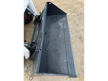 Skid steer loader BOBCAT Skid Steer Loader S130: picture 4