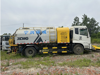 Vacuum truck