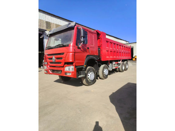 Tipper SINOTRUK HOWO 8x4 Dump Truck: picture 3