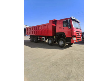 Tipper SINOTRUK HOWO 8x4 Dump Truck: picture 2