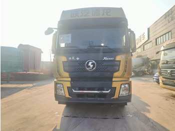 Tractor unit SINOTRUK