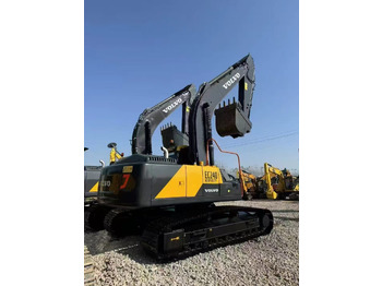 Crawler excavator VOLVO EC240: picture 2