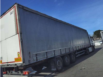 Curtainsider semi-trailer