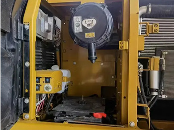 Crawler excavator 2022 Caterpillar 320D: picture 3