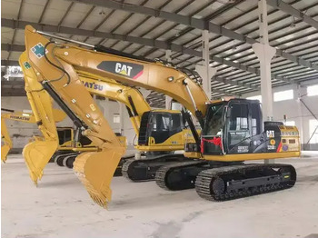 Crawler excavator 2022 Caterpillar 320D: picture 2