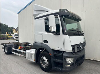 Container transporter/ Swap body truck Mercedes-Benz Actros 1946: picture 2