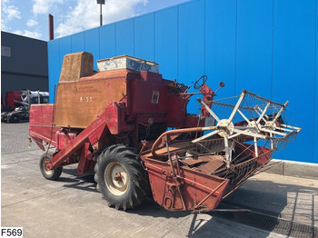 Combine harvester International 851 Mc Cormick International 851: picture 2