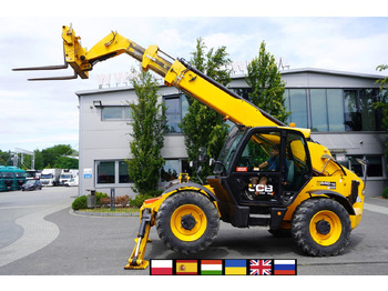 Telescopic wheel loader JCB