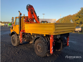 Dropside/ Flatbed truck, Crane truck 1994 Mercedes-Benz Unimog 427 4x4 Utility Truck: picture 3