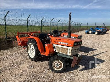 Farm tractor KUBOTA 4WD Quantity of (2): picture 4