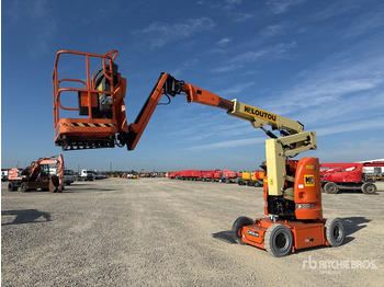 Articulated boom JLG