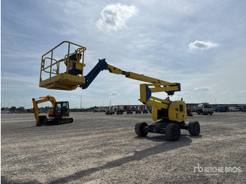 Articulated boom JLG