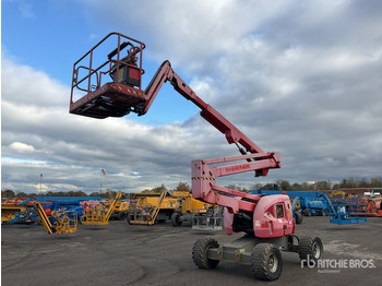 Articulated boom JLG