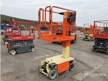 Vertical mast lift JLG
