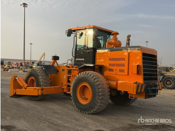 Bulldozer 2010 Yutong GQ320A: picture 3