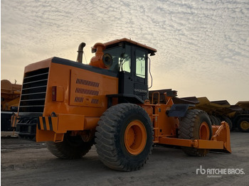 Bulldozer 2010 Yutong GQ320A: picture 4