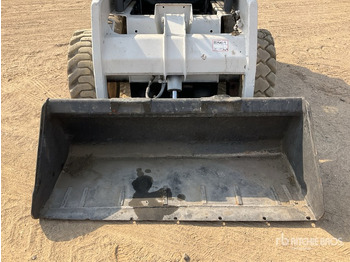 Skid steer loader Bobcat S130: picture 5