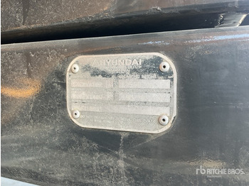 Wheel excavator HYUNDAI