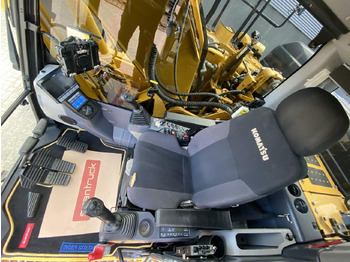 Crawler excavator Komatsu PC210LC-11: picture 3