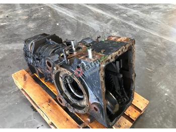 Gearbox Skrzynia biegów, most tylny John Deere 6105M: picture 3
