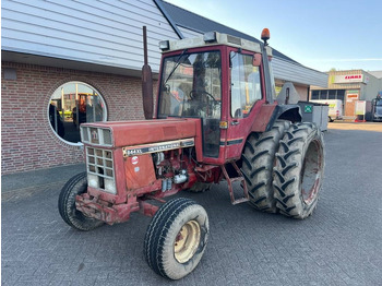 Farm tractor INTERNATIONAL