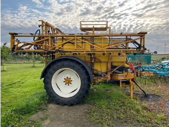 Trailed sprayer
