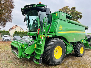 Combine harvester JOHN DEERE T660