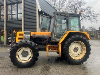Farm tractor RENAULT