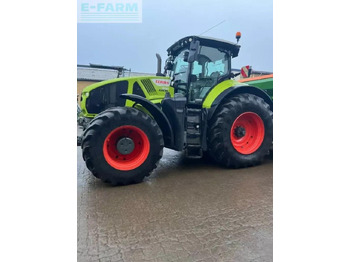 Farm tractor CLAAS Axion 930