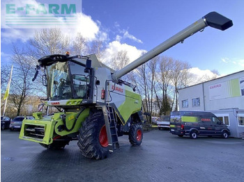 Combine harvester CLAAS