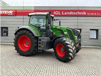 Farm tractor FENDT 826 Vario