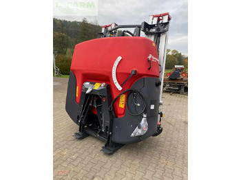 Trailed sprayer KVERNELAND