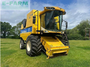 Combine harvester NEW HOLLAND CSX7000