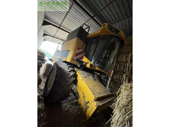 Combine harvester NEW HOLLAND CSX7000