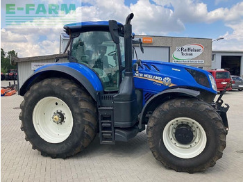 Farm tractor NEW HOLLAND T7