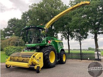 Agricultural machinery JOHN DEERE 8400