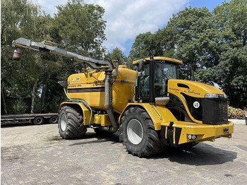 Fertilizer spreader TerraGator 2244: picture 2