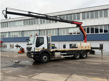 Crane truck IVECO Trakker