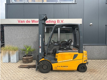 Electric forklift JUNGHEINRICH EFG