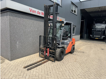 Diesel forklift Toyota 02-8 FDF 30: picture 3
